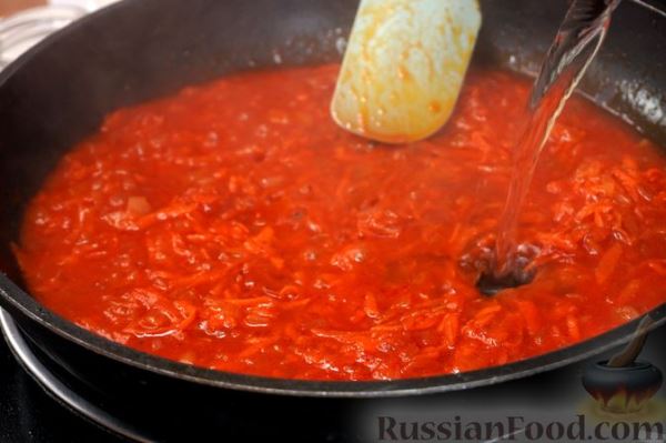 Рыбные тефтели с рисом, запечённые в томатном соусе